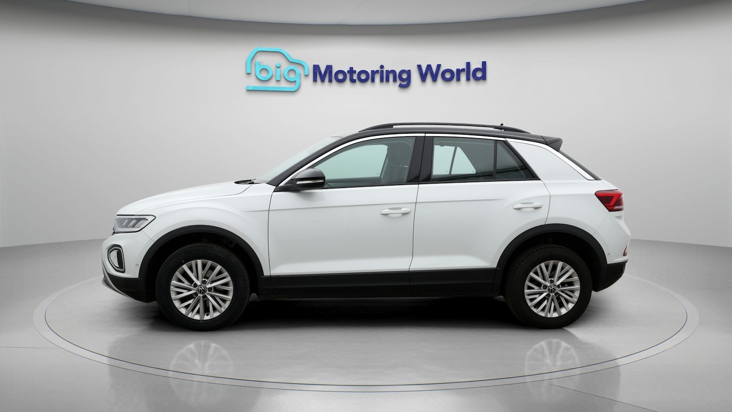 Used Volkswagen T-Roc 2023 for sale - 77378316: Photo 4