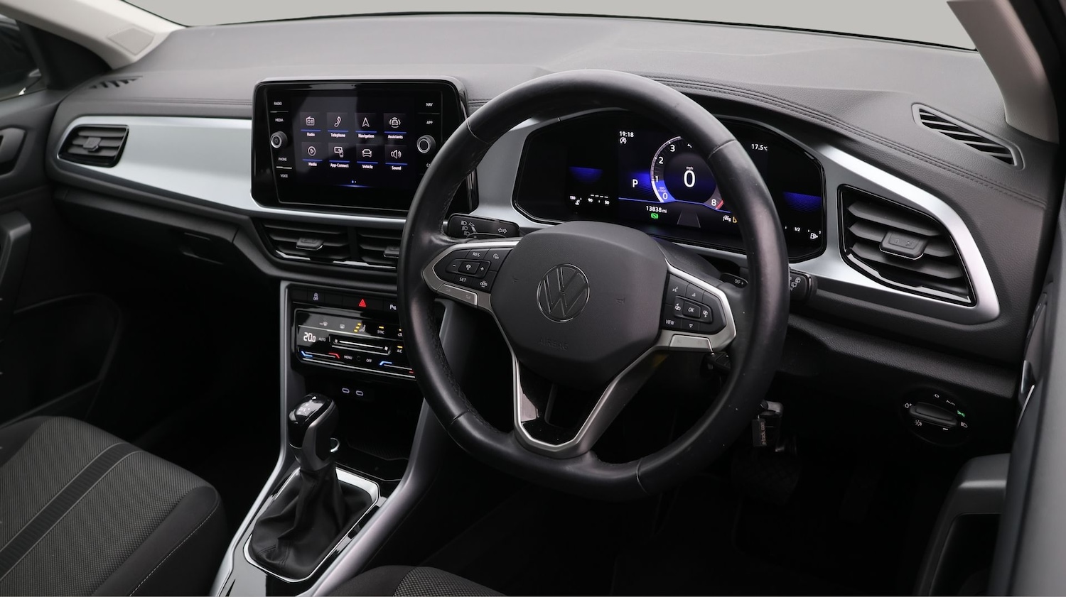 Used Volkswagen T-Roc 2023 for sale - 77378316: Photo 9