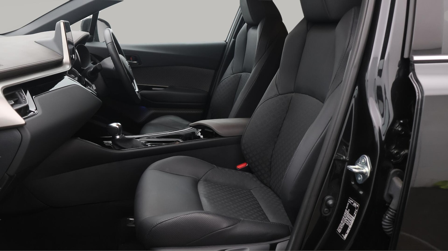 Used Toyota C-HR 2023 for sale - 76689552: Photo 15