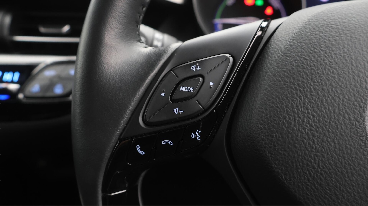 Used Toyota C-HR 2023 for sale - 76689552: Photo 24