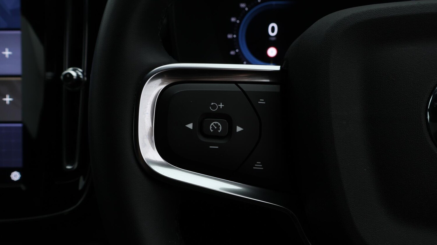 Used Volvo XC40 2024 for sale - 76473000: Photo 24