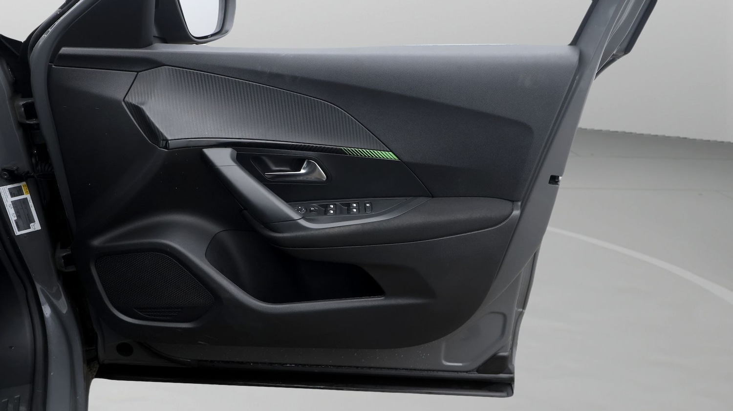 Used Peugeot 2008 2023 for sale - 77420580: Photo 15