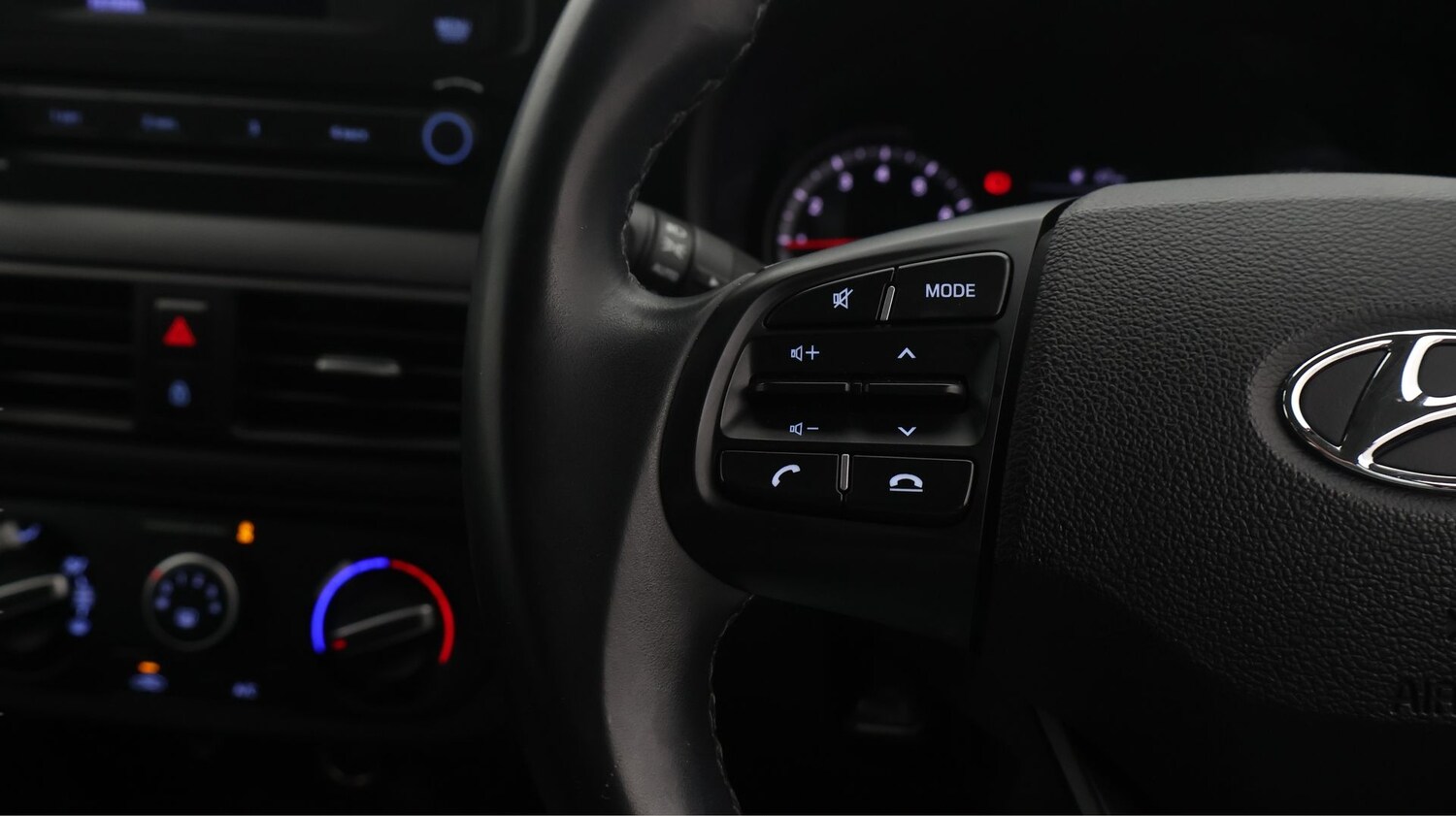 Used Hyundai i10 2023 for sale - 77818091: Photo 26