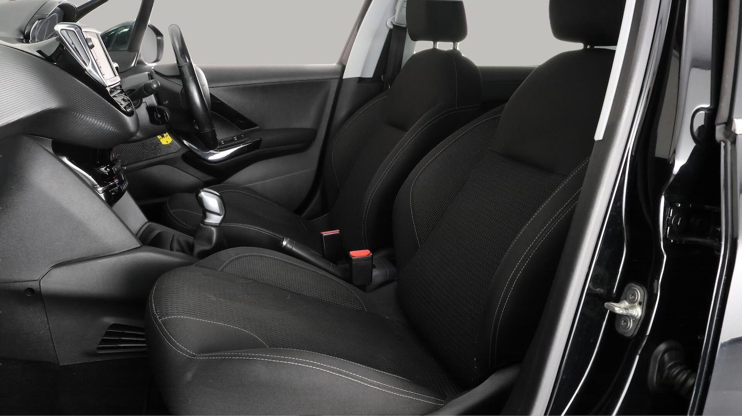 Used Peugeot 208 2019 for sale - 76607410: Photo 15