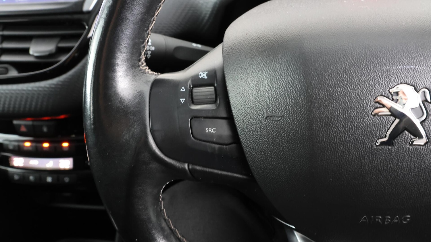 Used Peugeot 208 2019 for sale - 76607410: Photo 23