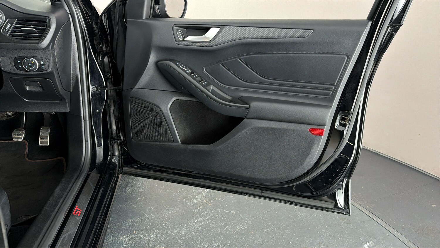 Used Ford Focus 2018 for sale - 78144176: Photo 14