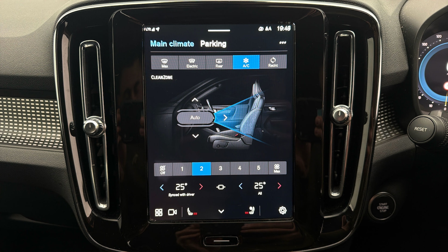 Used Volvo XC40 2024 for sale - 78052631: Photo 11