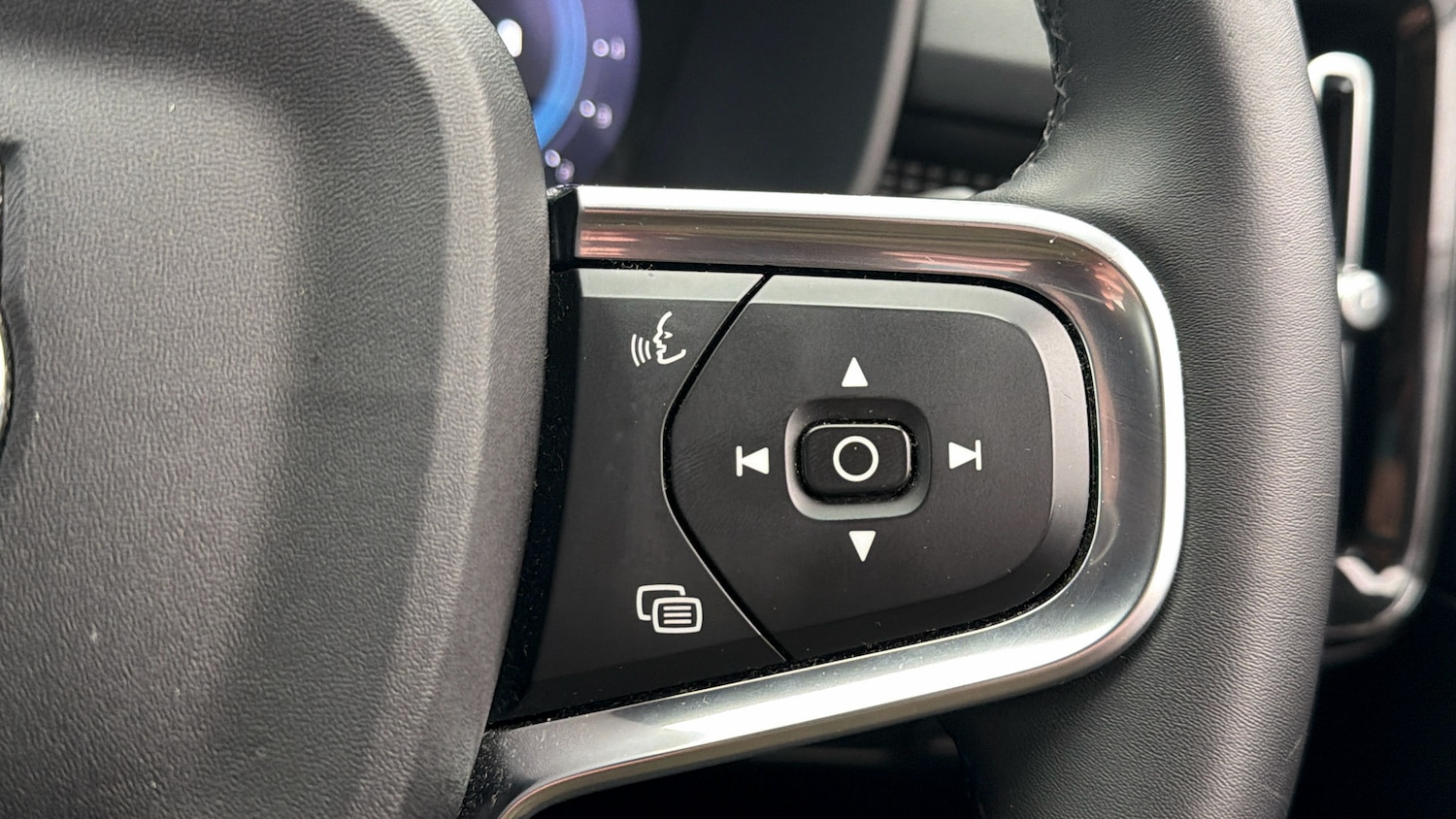 Used Volvo XC40 2024 for sale - 78052631: Photo 24