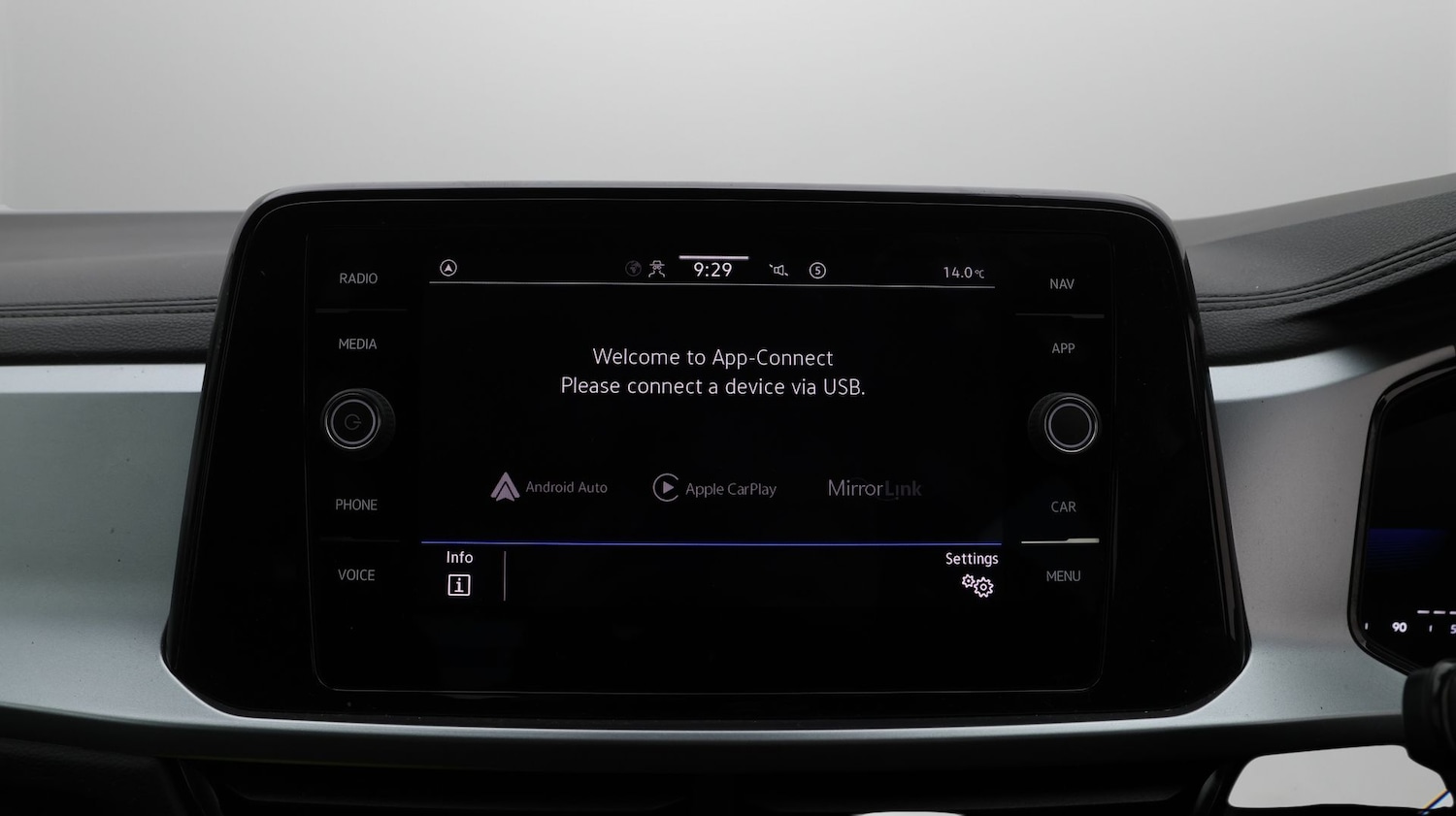 Used Volkswagen T-Roc 2023 for sale - 77746073: Photo 26