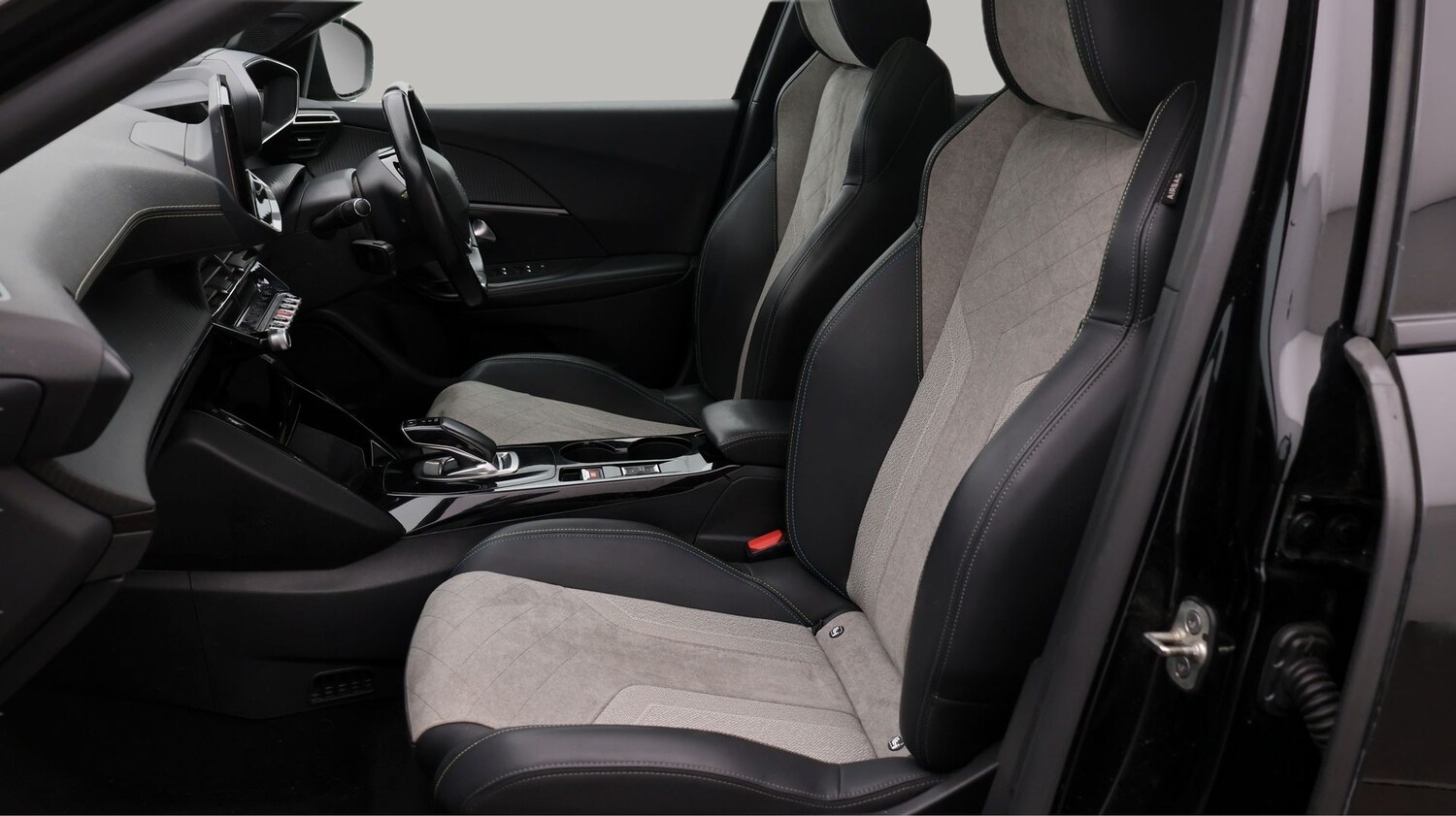 Used Peugeot 2008 2021 for sale - 77181849: Photo 14