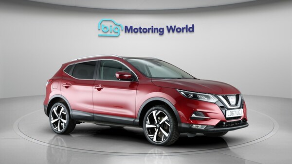 Used Nissan Qashqai 2017 for sale - 76314719: Photo 2