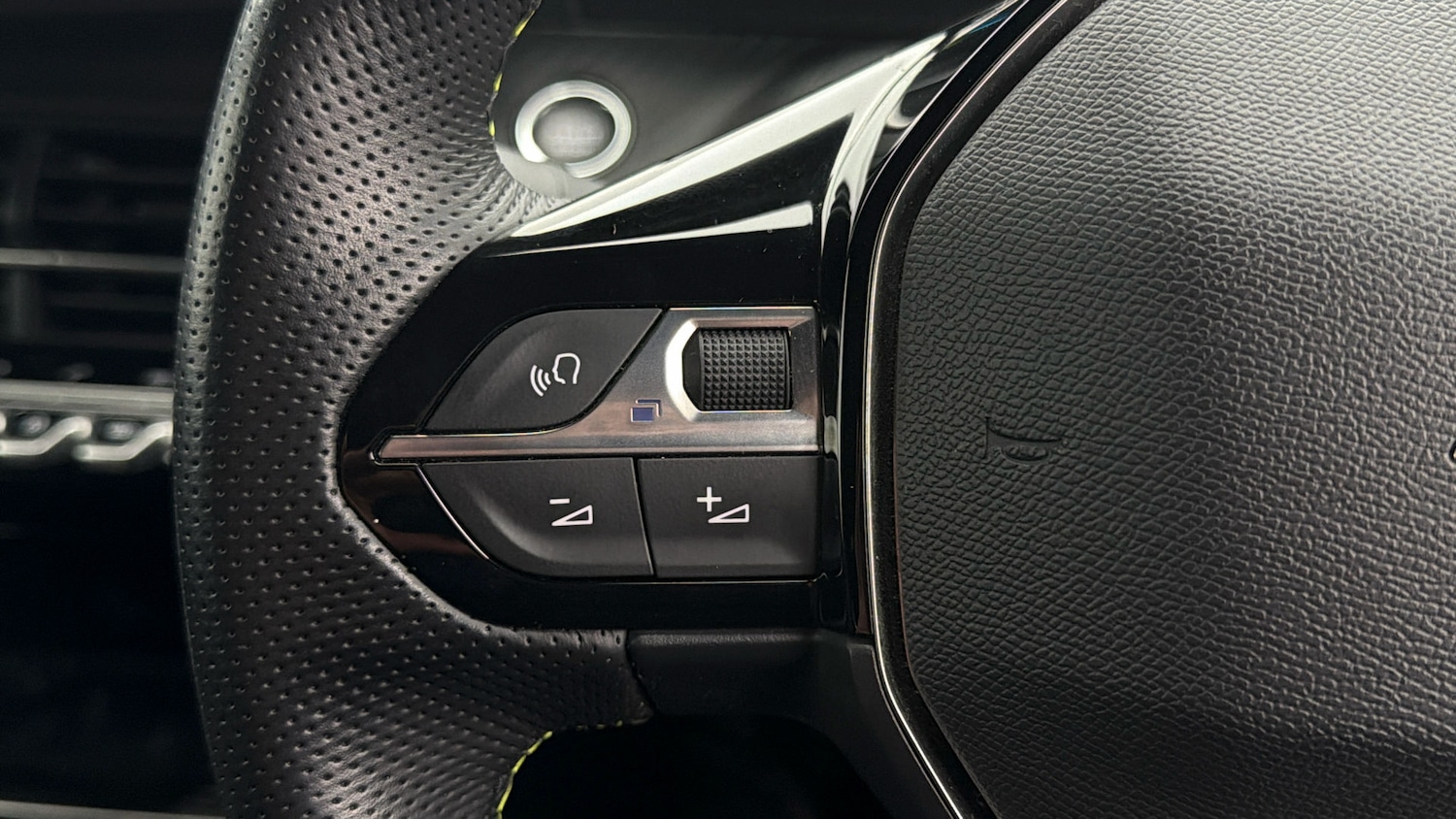 Used Peugeot 2008 2023 for sale - 78131495: Photo 23