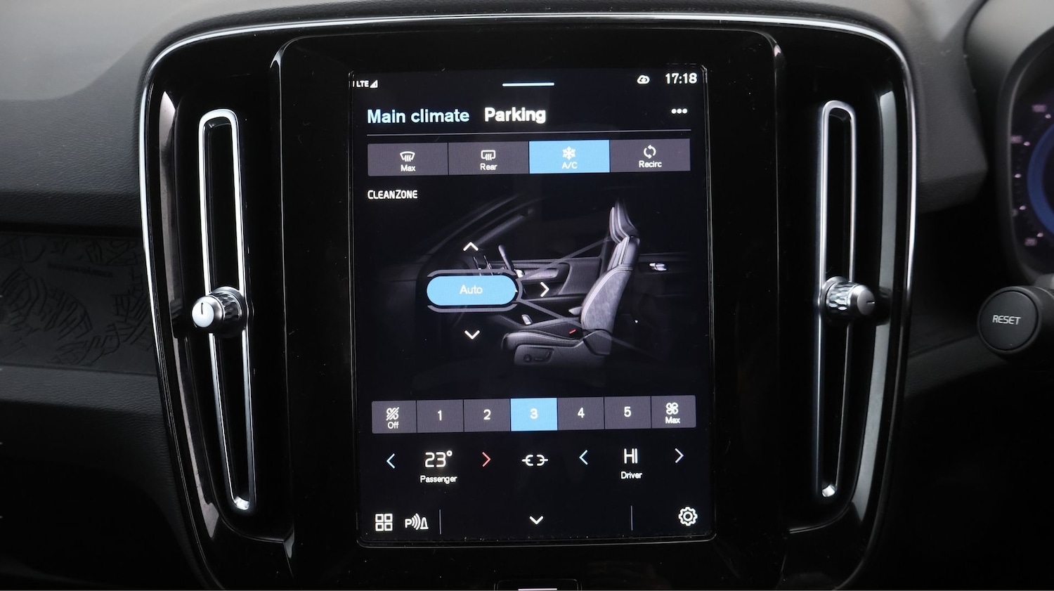 Used Volvo XC40 2022 for sale - 77636299: Photo 11