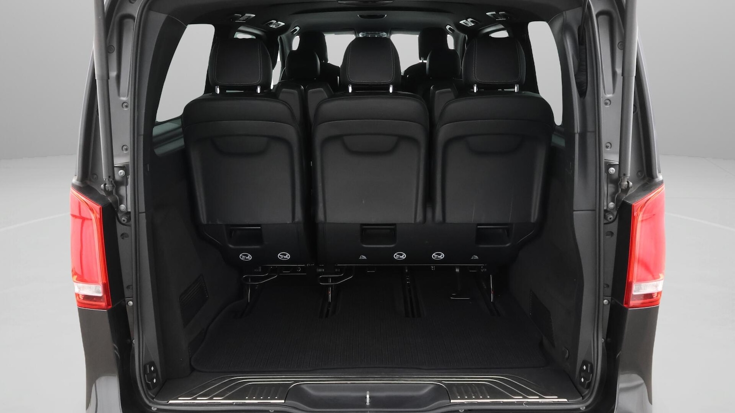 Used Mercedes-Benz V-Class 2023 for sale - 76432697: Photo 18