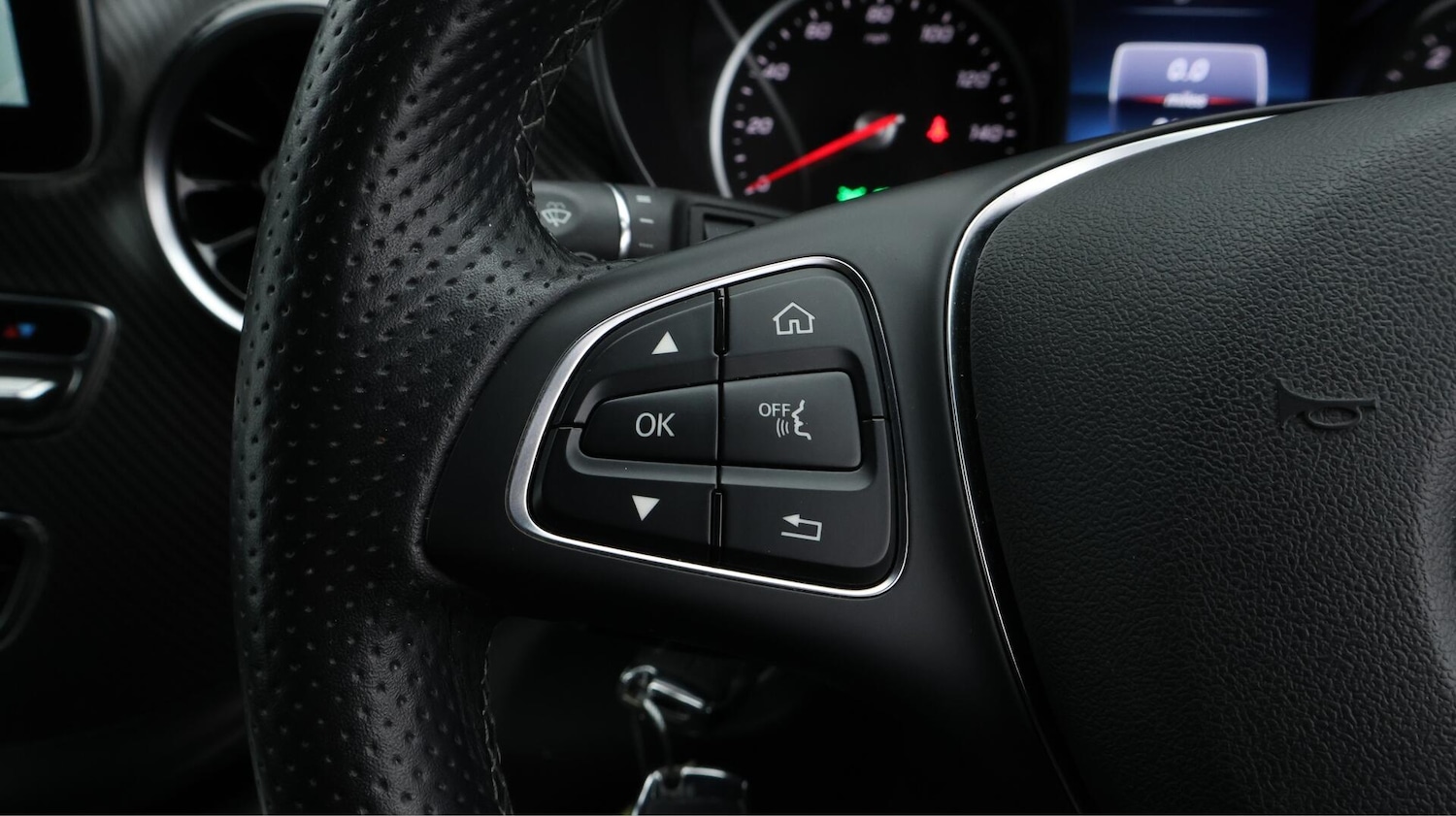 Used Mercedes-Benz V-Class 2023 for sale - 76432697: Photo 26