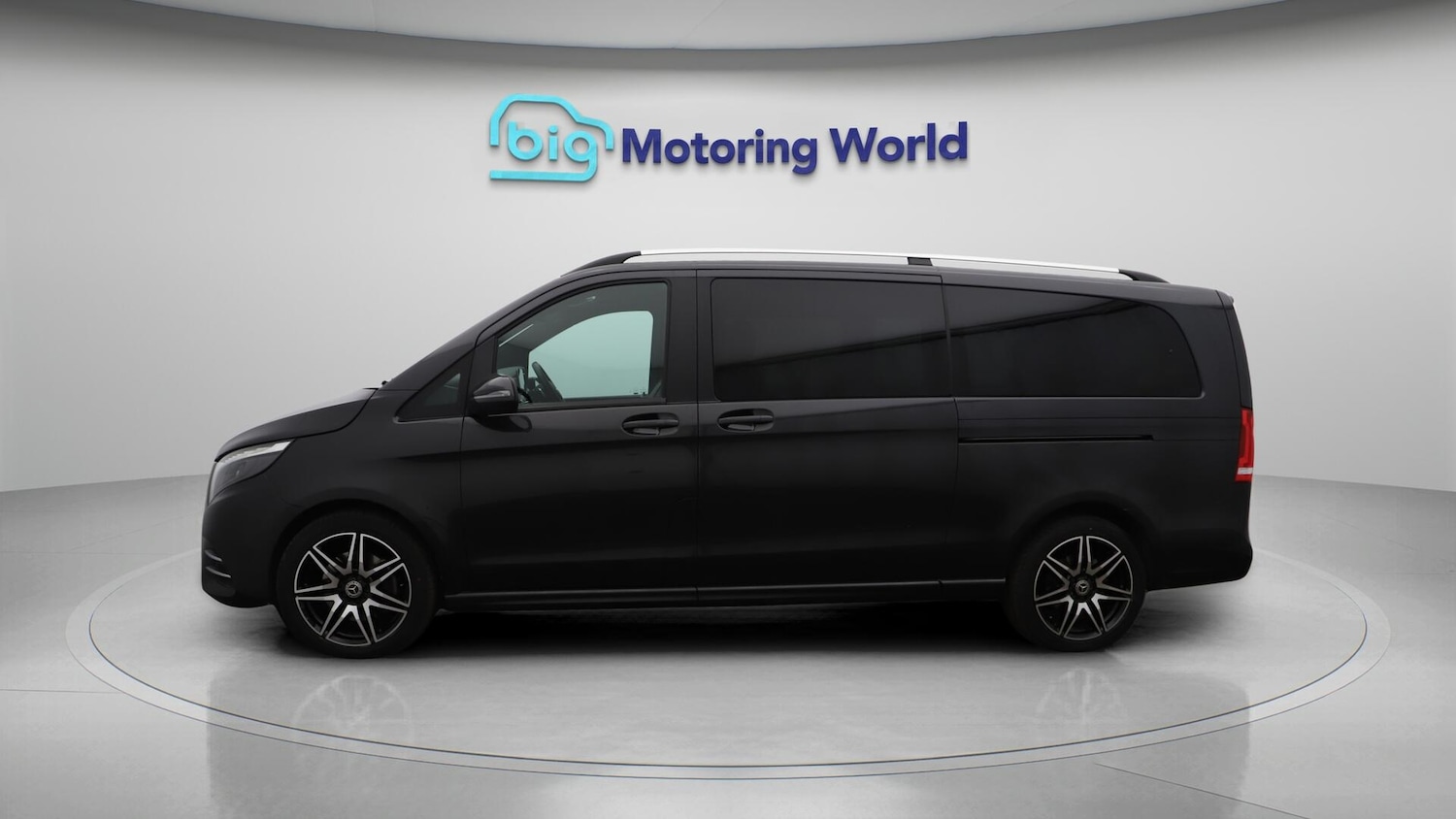 Used Mercedes-Benz V-Class 2023 for sale - 76432697: Photo 4