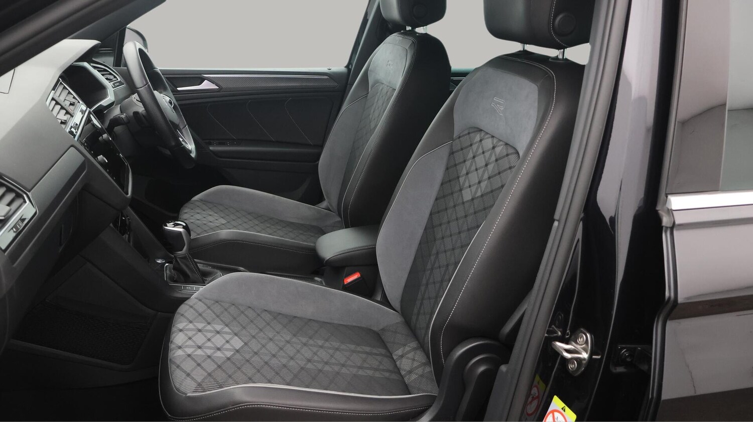 Used Volkswagen Tiguan 2023 for sale - 76408800: Photo 15