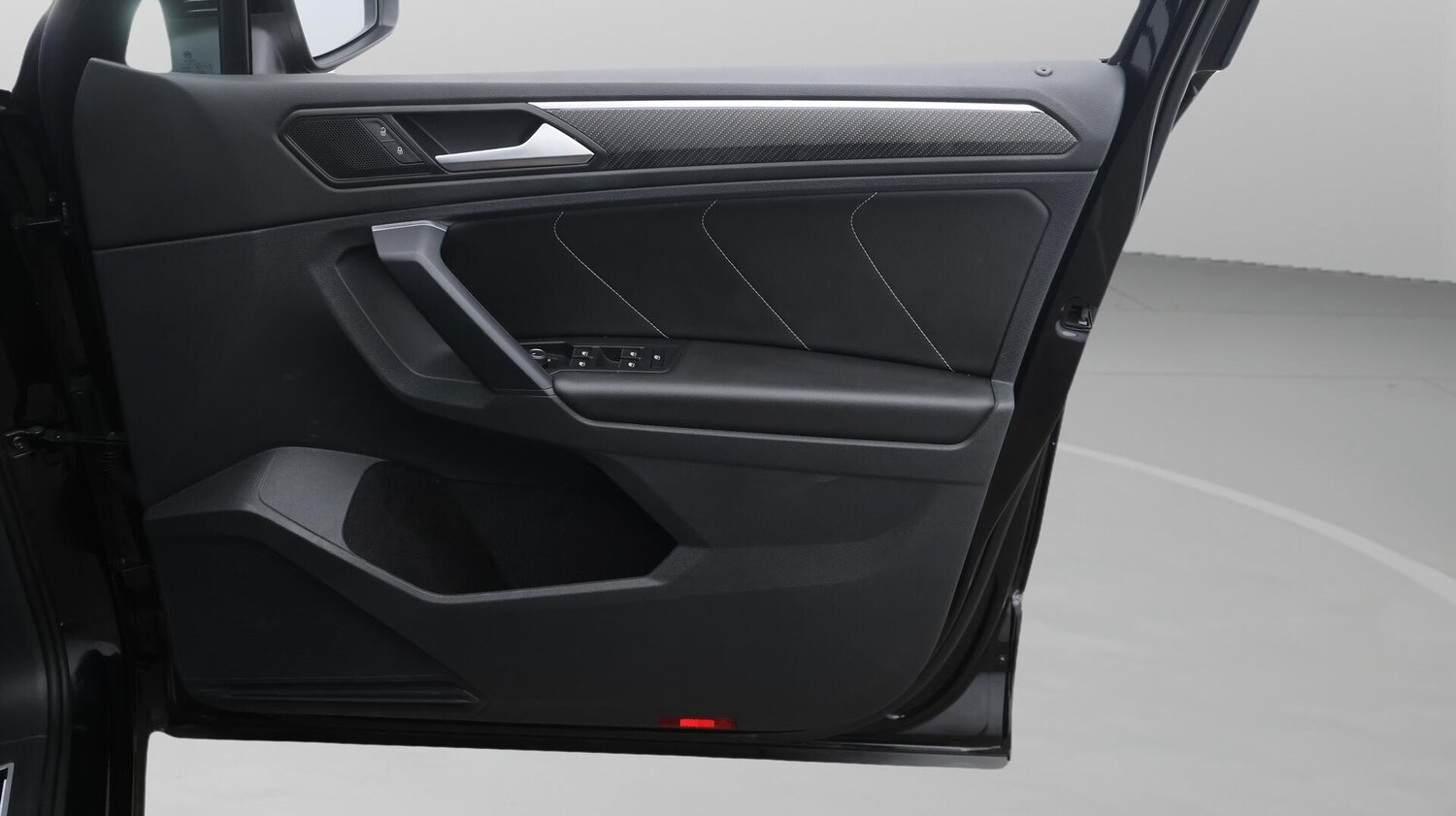 Used Volkswagen Tiguan 2023 for sale - 76408800: Photo 16