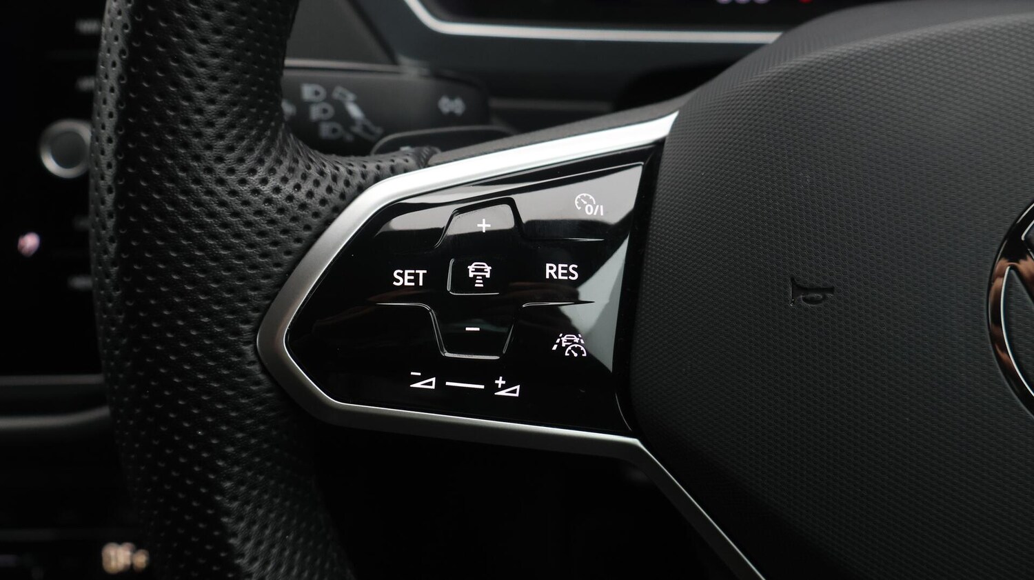 Used Volkswagen Tiguan 2023 for sale - 76408800: Photo 25