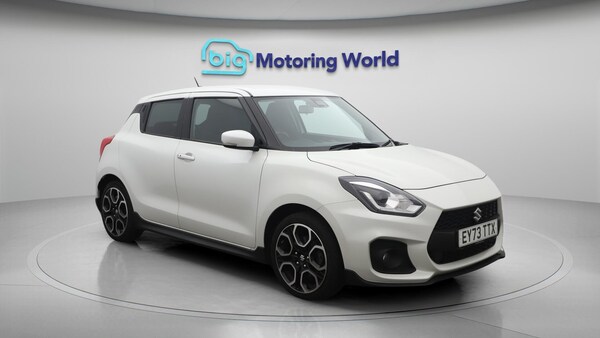 Used Suzuki Swift 2023 for sale - 76227039: Photo 2