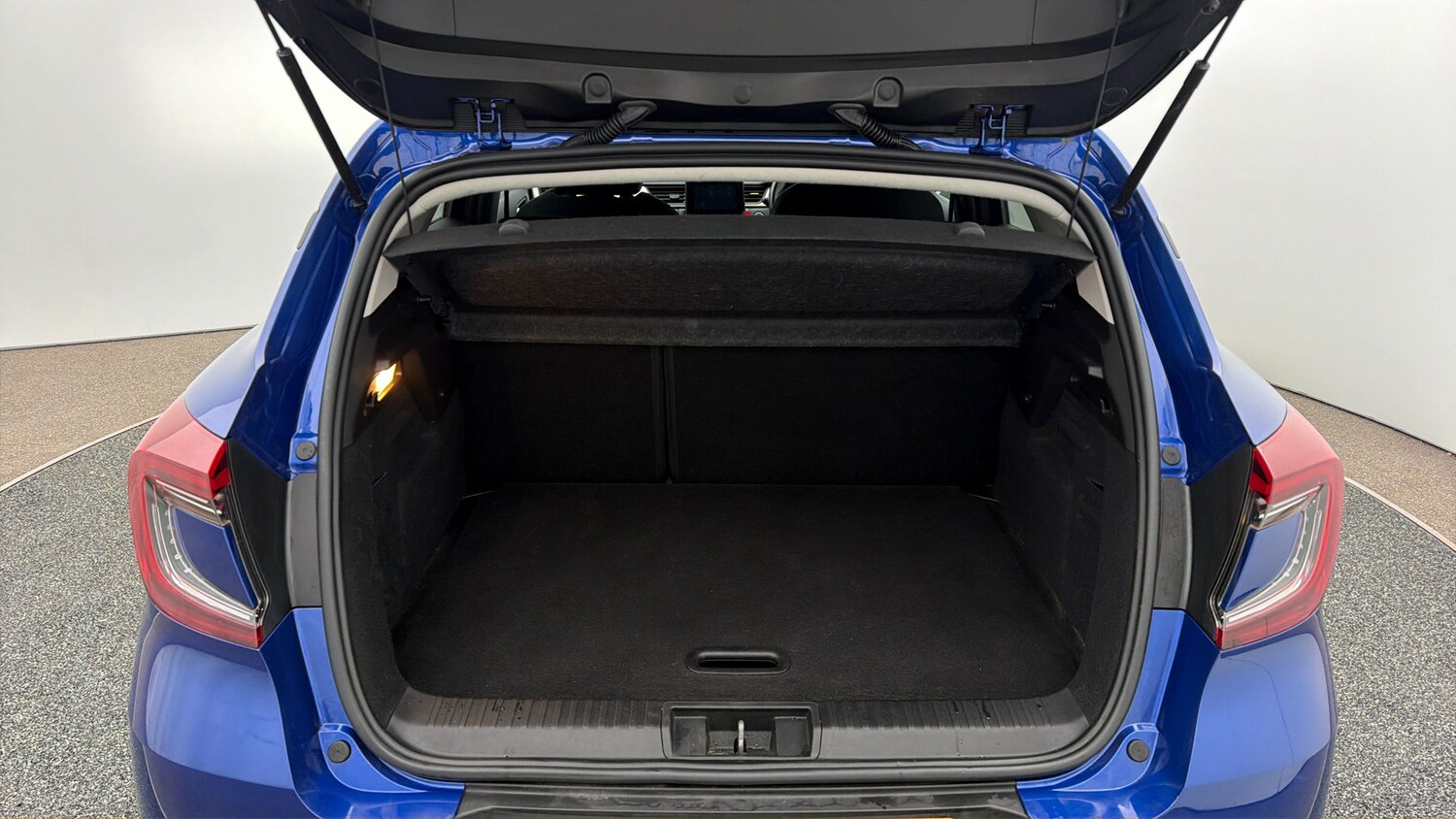 Used Renault Captur 2023 for sale - 78162065: Photo 16