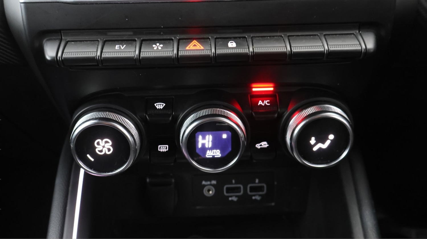 Used Renault Clio 2023 for sale - 77797393: Photo 12