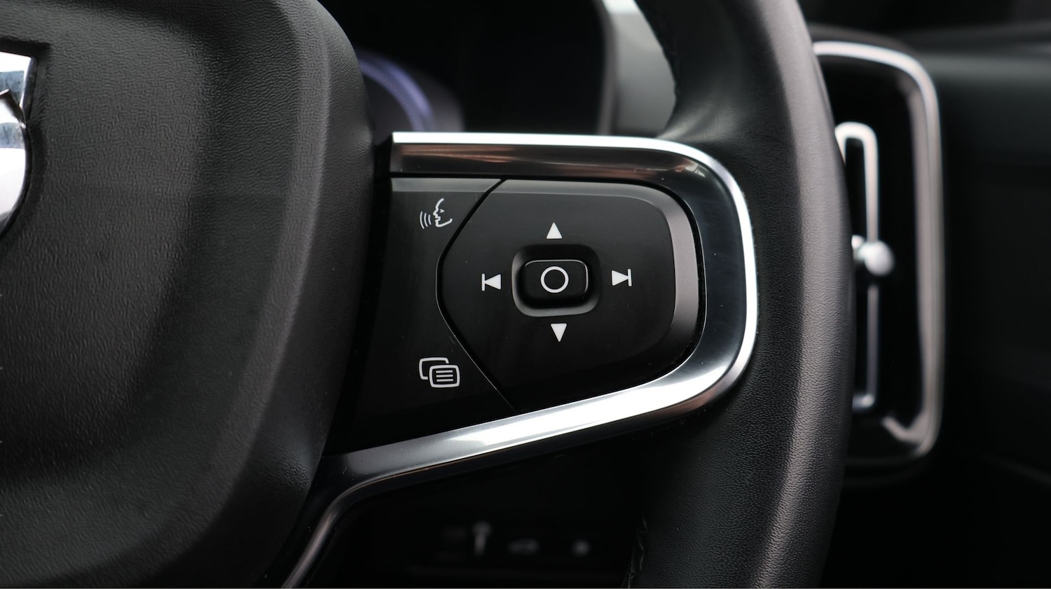 Used Volvo XC40 2023 for sale - 77474708: Photo 22