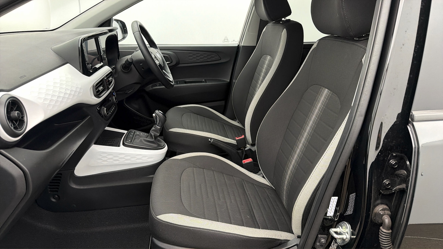 Used Hyundai i10 2023 for sale - 78018154: Photo 13