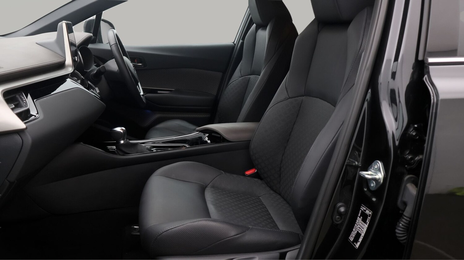 Used Toyota C-HR 2023 for sale - 77555250: Photo 14