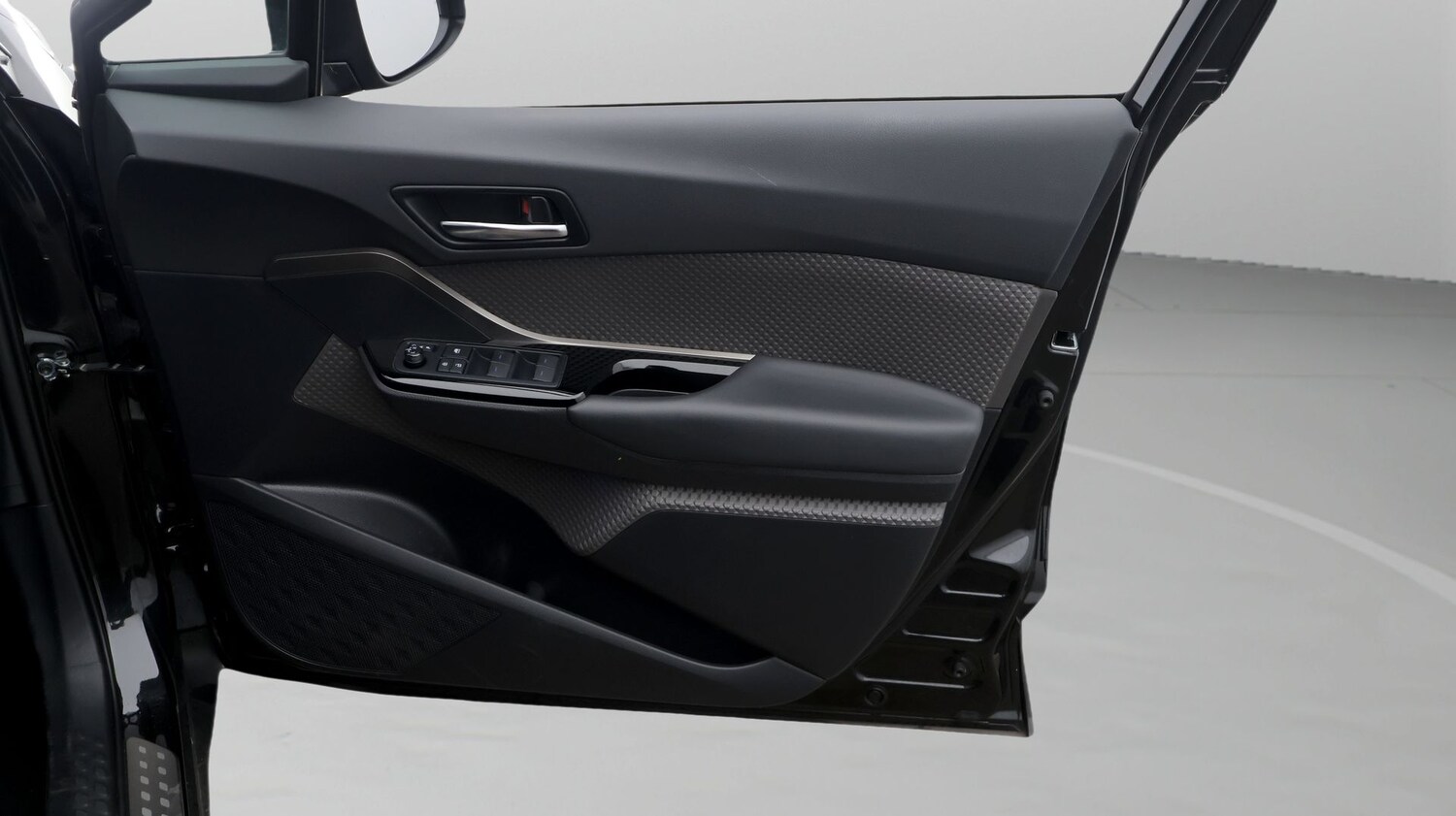 Used Toyota C-HR 2023 for sale - 77555250: Photo 15