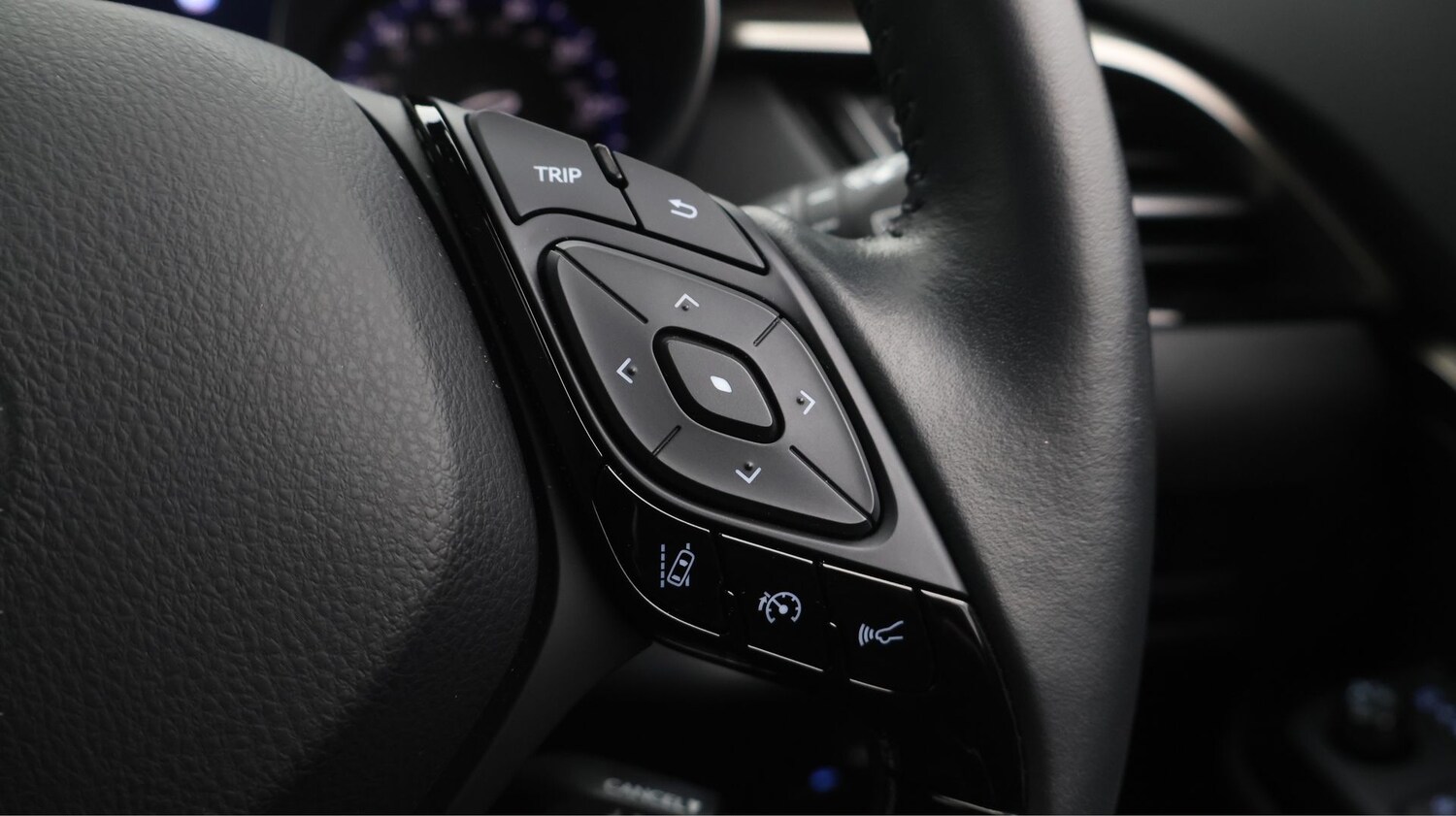 Used Toyota C-HR 2023 for sale - 77555250: Photo 24