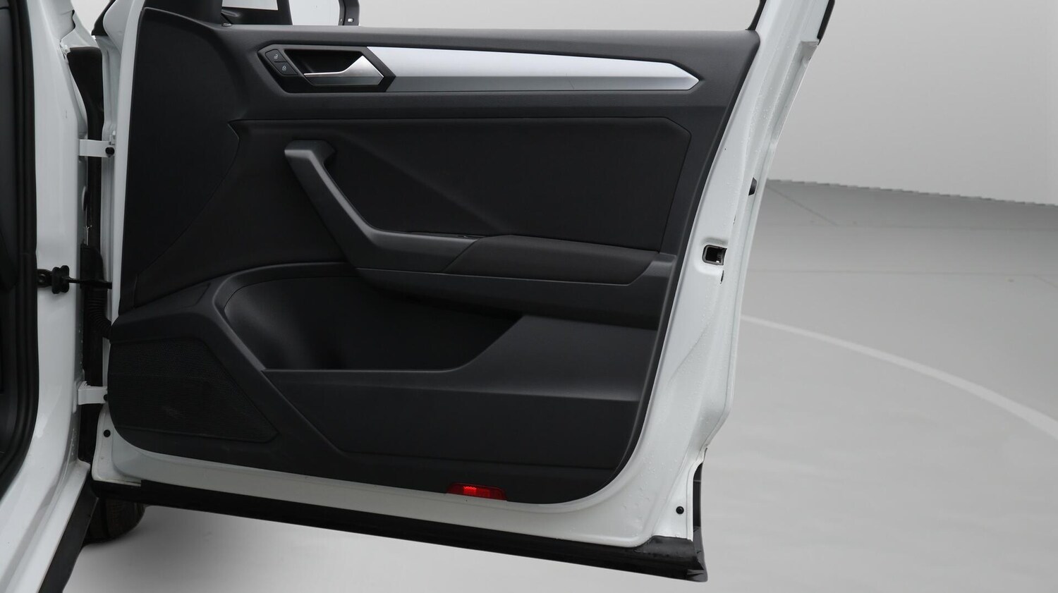 Used Volkswagen T-Roc 2023 for sale - 76260352: Photo 16