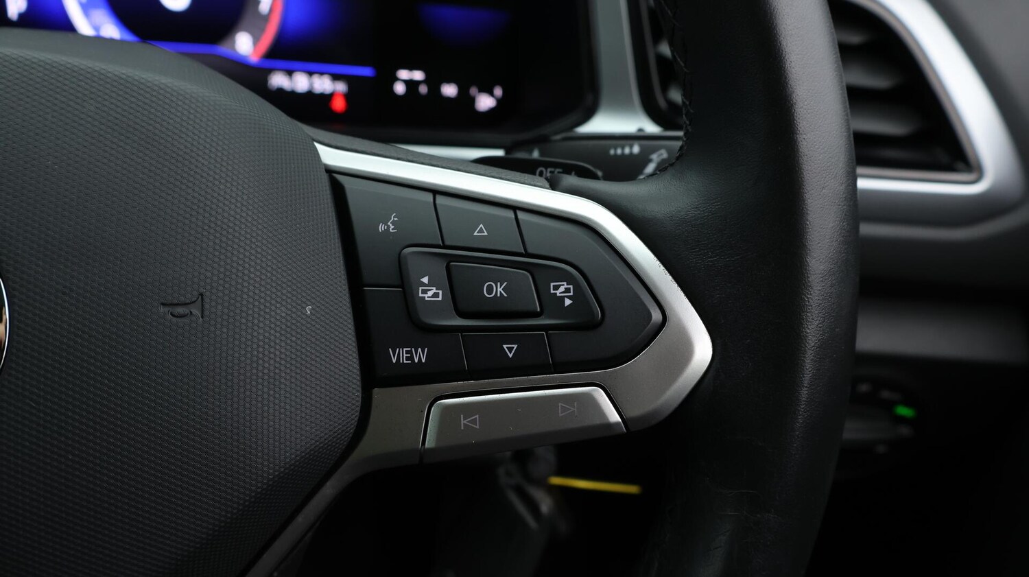 Used Volkswagen T-Roc 2023 for sale - 76260352: Photo 24