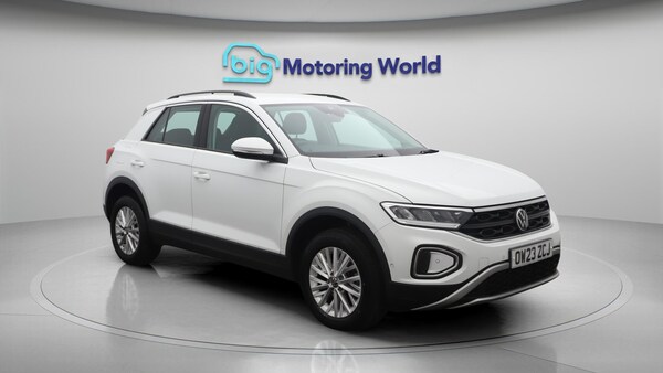 Used Volkswagen T-Roc for sale - 76260352: Photo 2