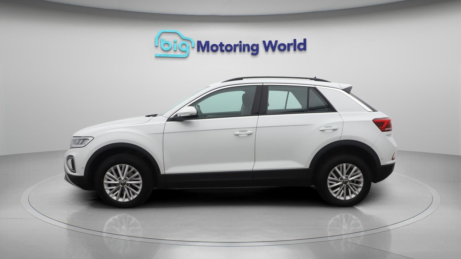 Used Volkswagen T-Roc 2023 for sale - 76260352: Photo 5