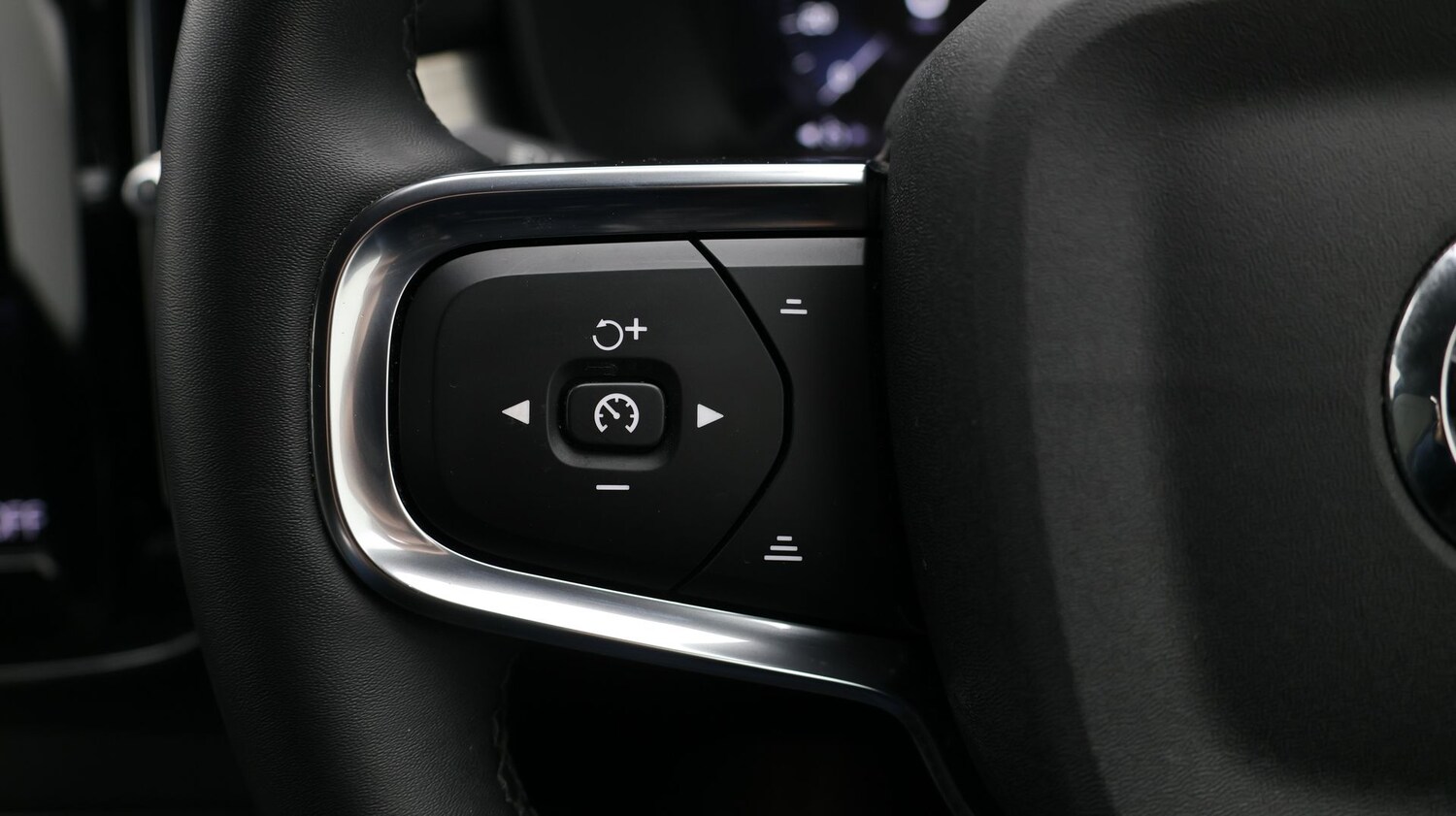 Used Volvo XC40 for sale - 77617578: Photo 25