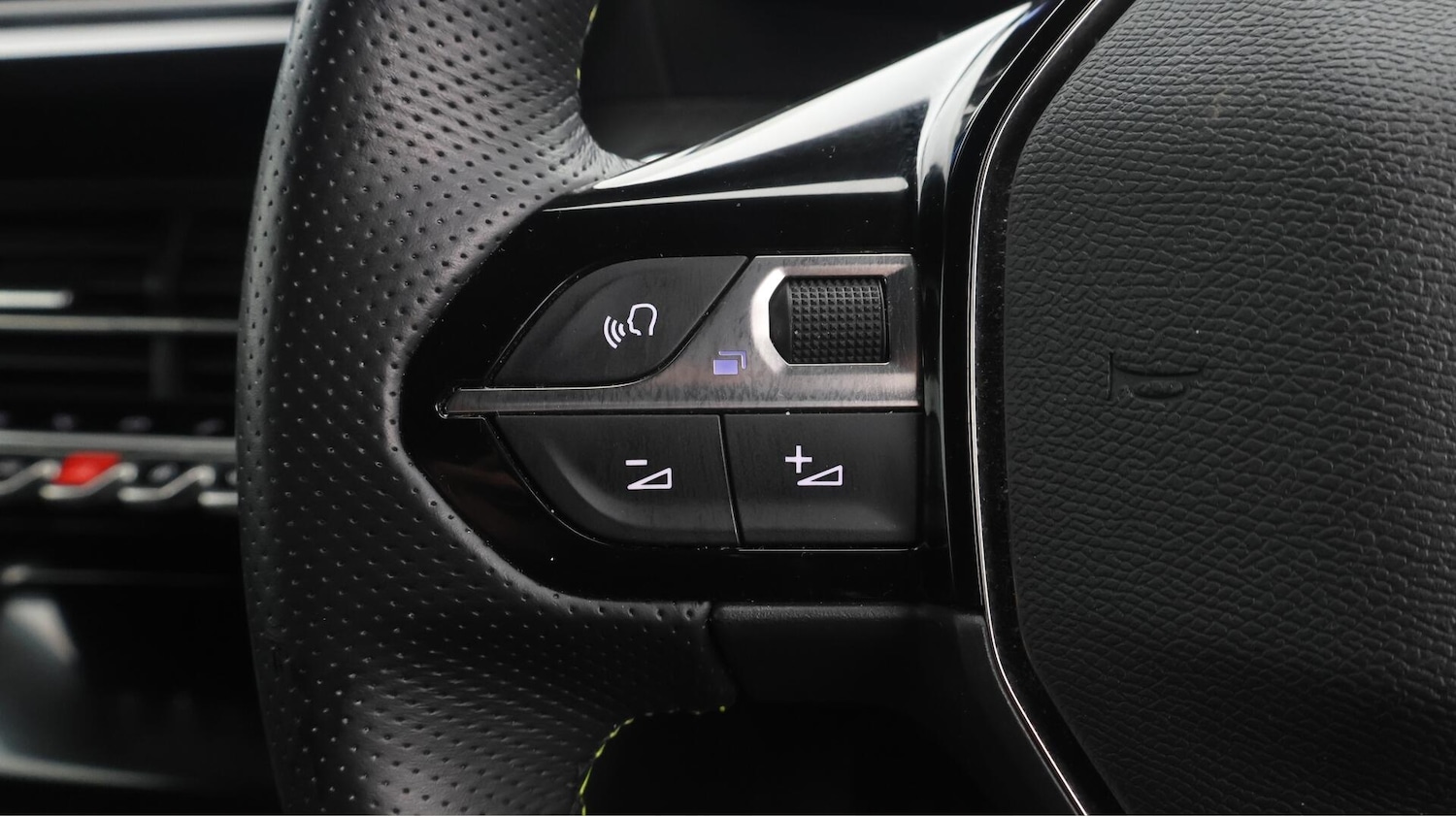 Used Peugeot 2008 2022 for sale - 76485561: Photo 25