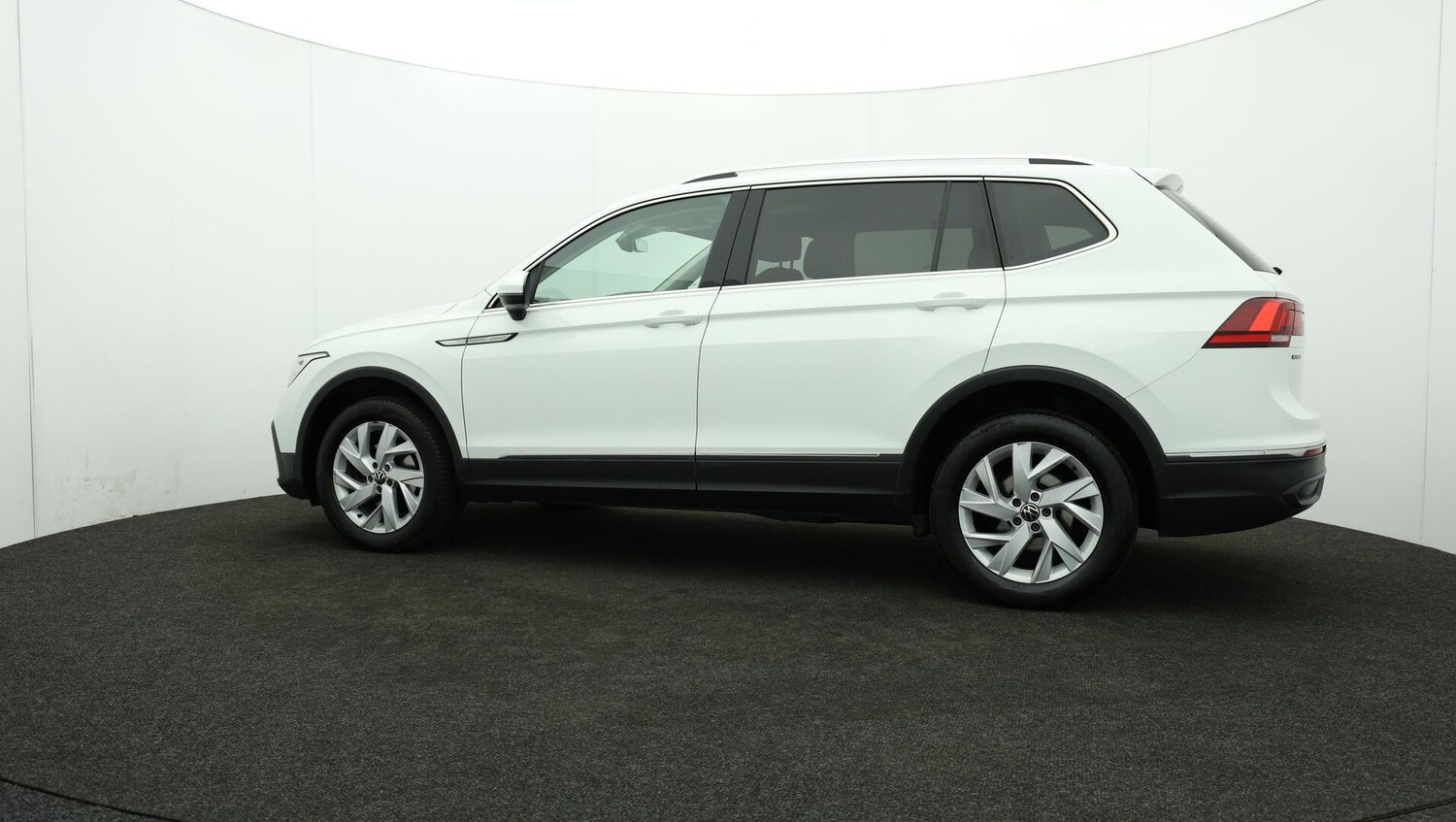 Used Volkswagen Tiguan Allspace 2023 for sale - 76167119: Photo 75