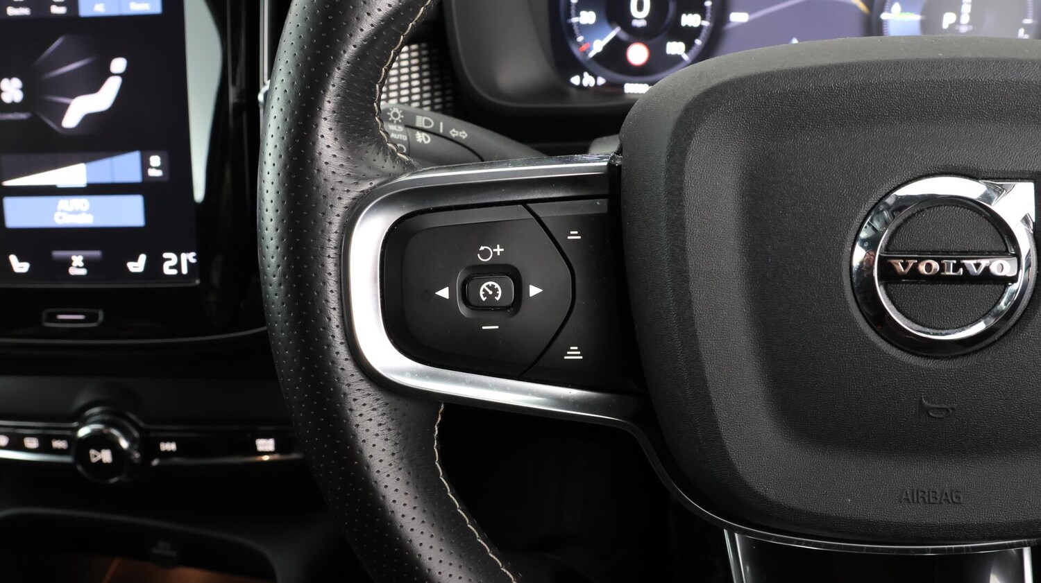 Used Volvo XC40 2021 for sale - 76620048: Photo 25