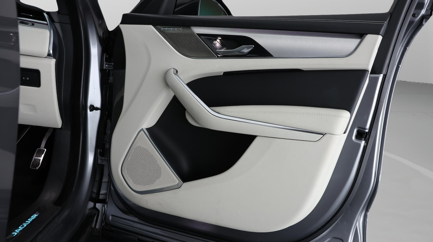 Used Jaguar F-Pace 2021 for sale - 76521699: Photo 16