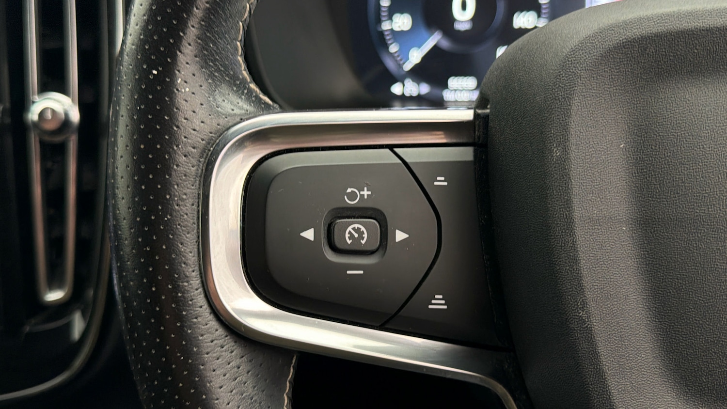 Used Volvo XC40 2021 for sale - 78197894: Photo 23