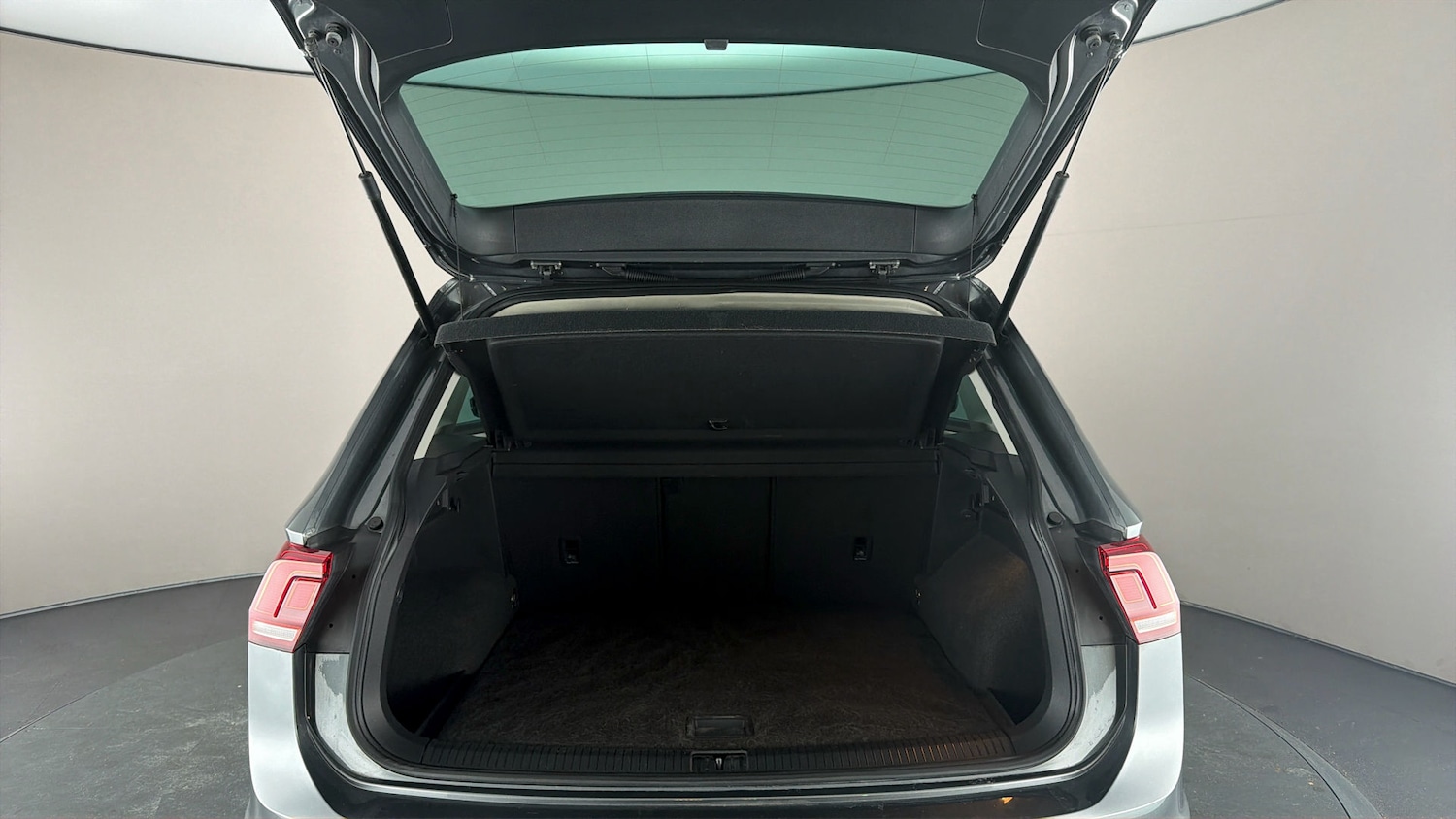 Used Volkswagen Tiguan 2019 for sale - 77666190: Photo 16