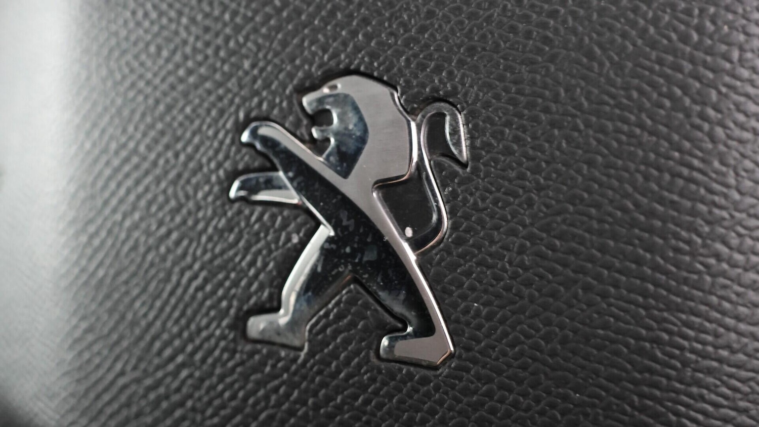 Used Peugeot 2008 2021 for sale - 76441261: Photo 24