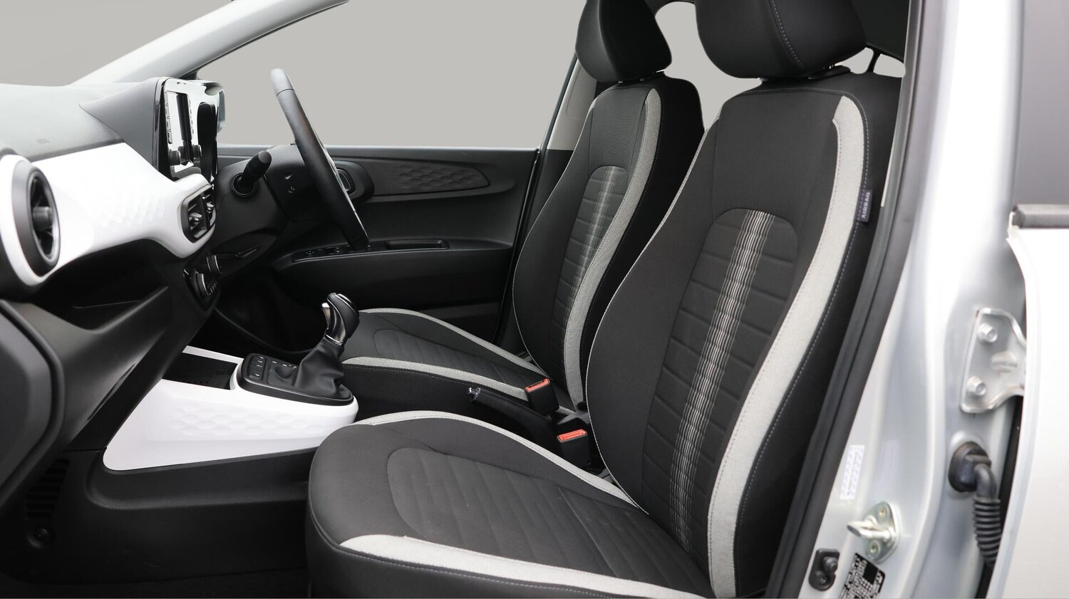 Used Hyundai i10 2022 for sale - 76370642: Photo 15