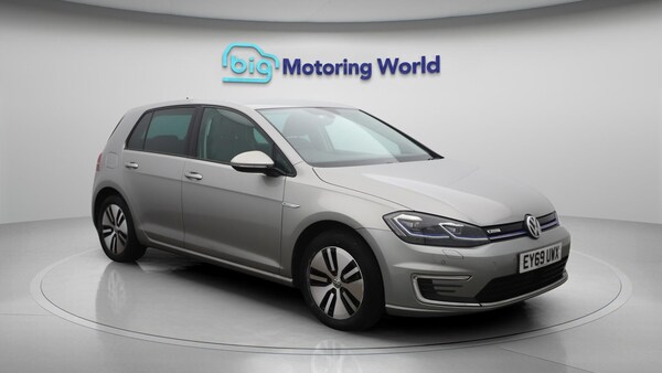 Used Volkswagen Golf 2019 for sale - 76167059: Photo 2