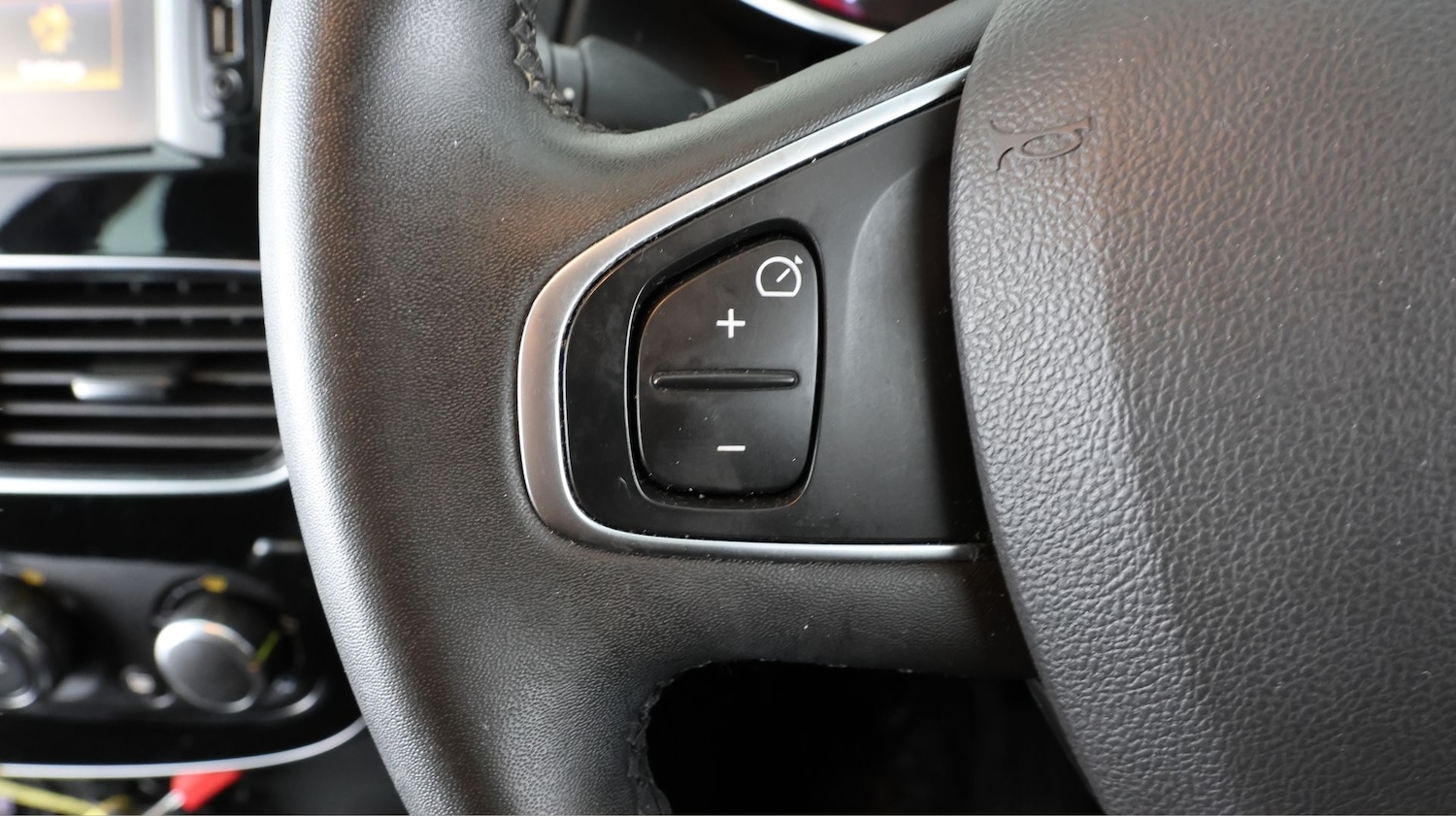 Used Renault Clio 2018 for sale - 77436273: Photo 20