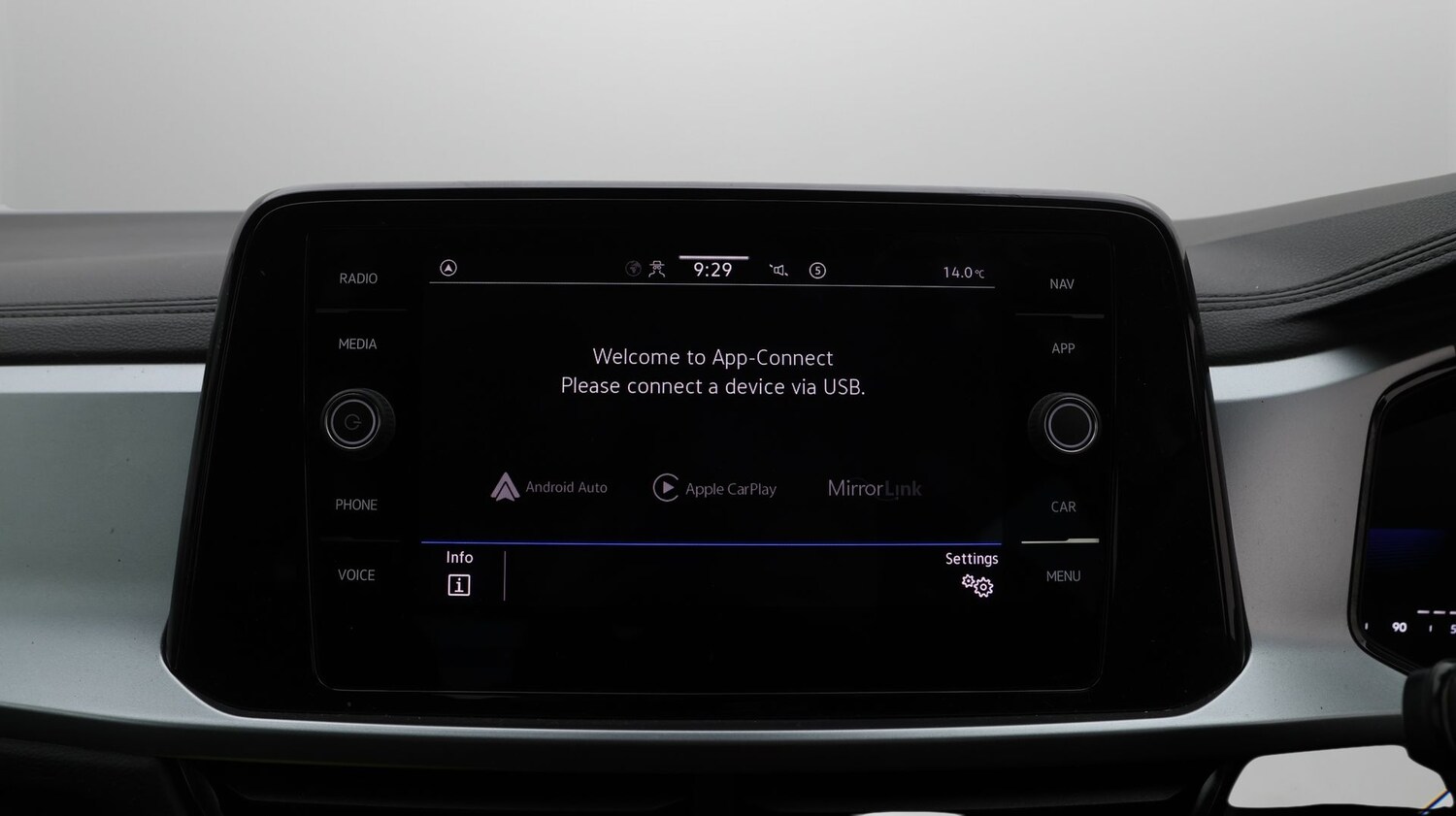 Used Volkswagen T-Roc 2023 for sale - 77461924: Photo 26