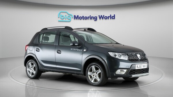 Used Dacia Sandero Stepway 2017 for sale - 76337189: Photo 2