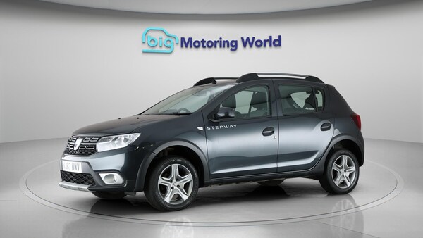 Used Dacia Sandero Stepway 2017 for sale - 76337189: Photo 4