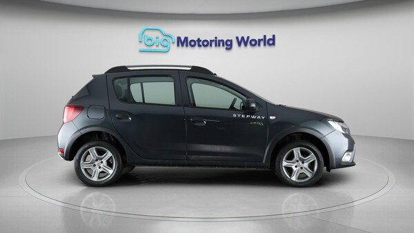Used Dacia Sandero Stepway 2017 for sale - 76337189: Photo 9